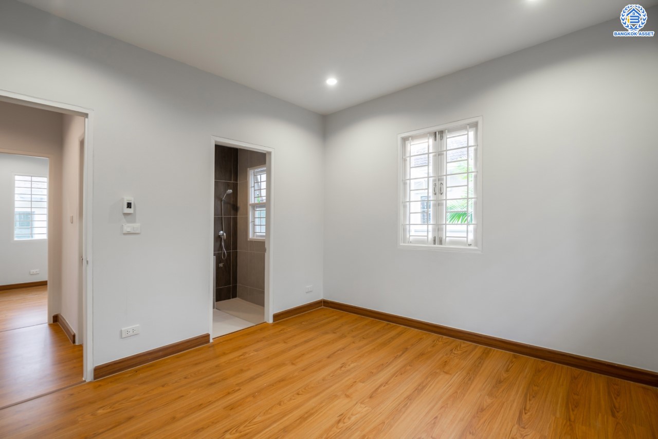 บ้านมือสองตกแต่งใหม่ ม.ชัยพฤกษ์ บางบัวทอง บ้านเดี่ยวแบรนด์ LH เนื้อที่ 79.7 ตร.ว. ฟังก์ชัน 3 ห้องนอน 3 ห้องน้ำ 1 ห้องแม่บ้าน จอดรถ 2 คัน พร้อม Facilities ครบครัน บนทำเลเดินทางสะดวก ติดถนนบางกรวย-ไทรน้อย ใกล้เซ็นทรัลเวสต์เกต และรถไฟฟ้าสายสีม่วง "สถานีบางพลู"